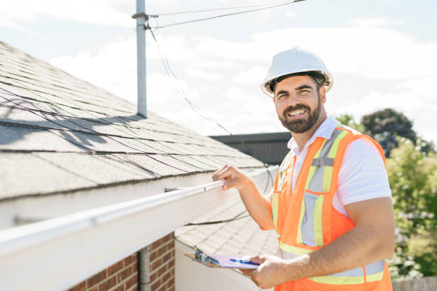 Best Roof Gutter Cleaning  in Red Oaks Mill, NY